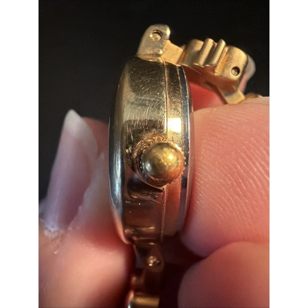 Disney Winnie The Pooh Honey Bee Links Gold Watch Adjustable 7